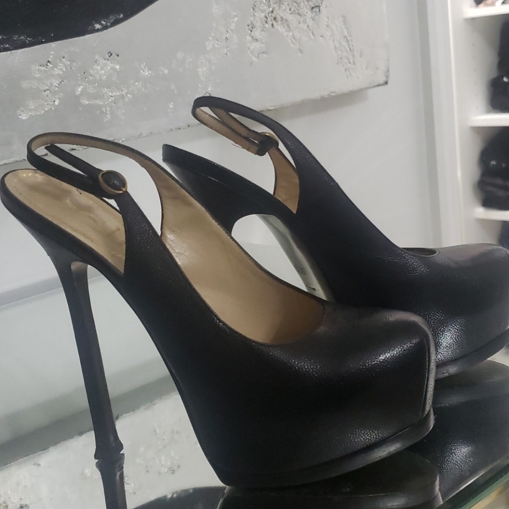 Sandals - Picture 2 of 3